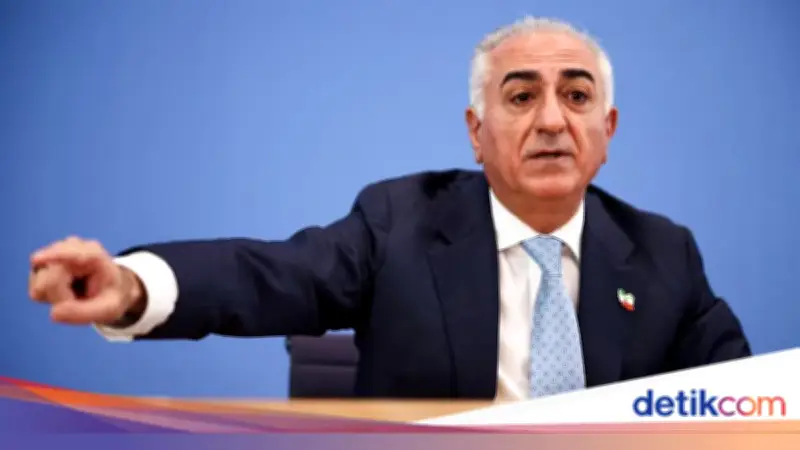 Eks Putra Mahkota Iran Reza Pahlavi Disiram Cairan Merah di Jerman