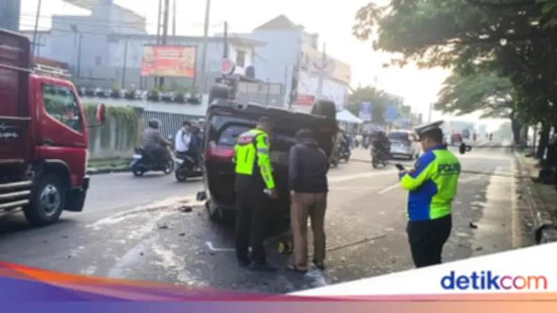 Fortuner Terbalik di Cibubur, Pengemudi Diduga Alami Microsleep Saat Berkendara