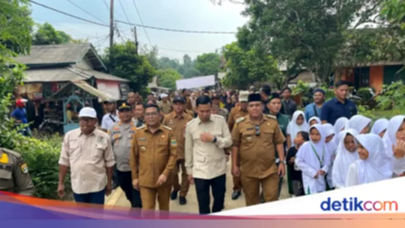Gubernur Andra Soni Ambil Alih Renovasi Jalan Rusak Puluhan Tahun di Saketi Pandeglang
