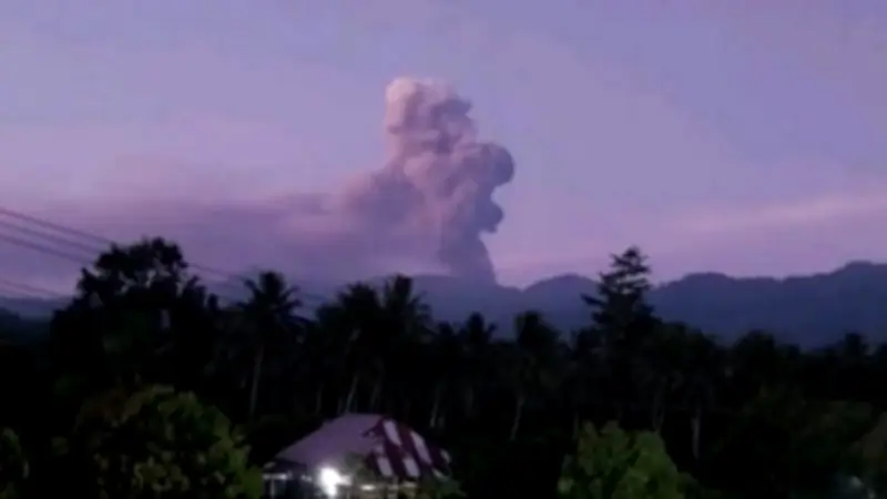 Gunung Dukono Erupsi Pagi Ini, Semburkan Abu Vulkanik Setinggi 1,4 Kilometer