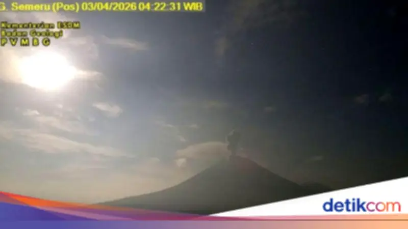 Gunung Semeru Erupsi Empat Kali Pagi Ini, Kolom Abu Capai 1,2 Kilometer