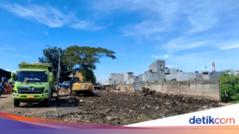 Gunungan Sampah di Pasar Induk Kramat Jati Akhirnya Terangkut Setelah Penanganan Intensif