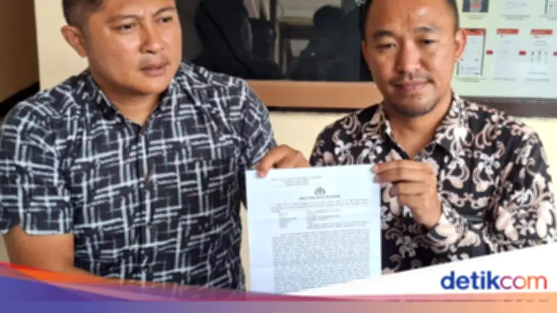 Guru Honorer Kuningan Cabut Laporan Pencatutan Nama dalam Pembelian Ferrari Rp 4,2 M