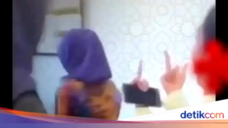 Guru PKN di Purwakarta Maafkan Siswa yang Viral Acungkan Jari Tengah