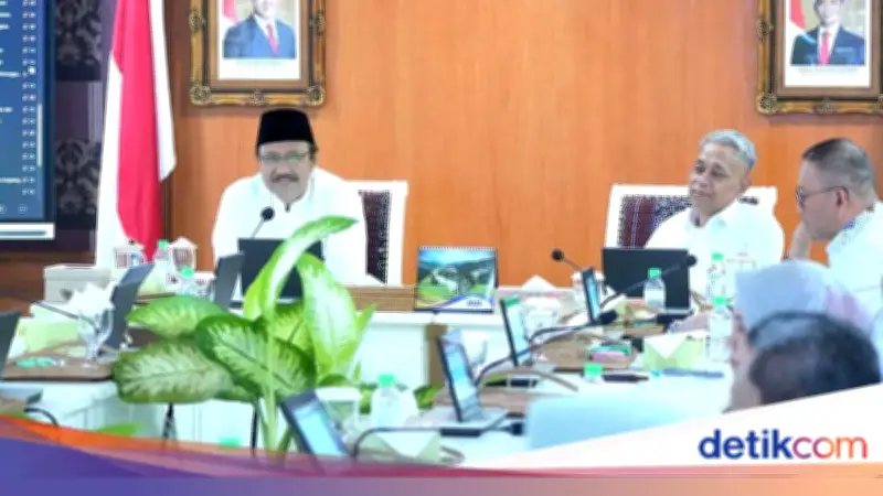 Gus Ipul Ajak Pegawai Kemensos Gunakan Transportasi Umum dan Sepeda