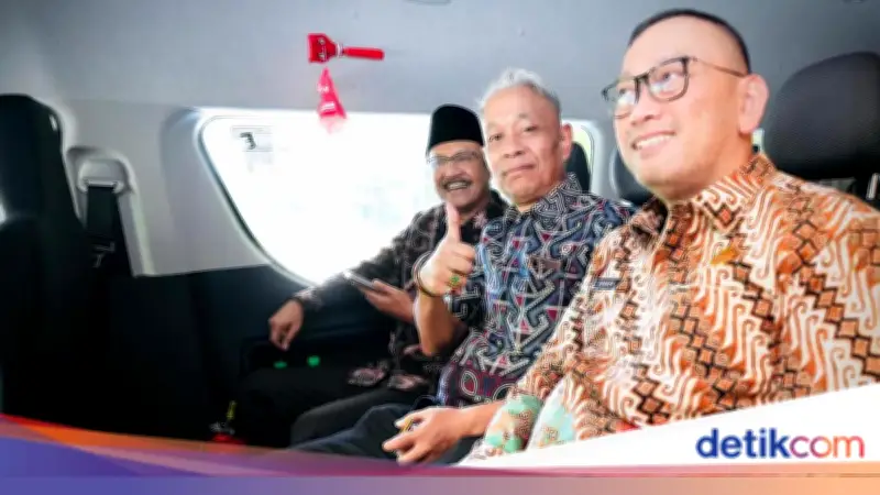 Gus Ipul dan Pejabat Kemensos Uji Coba Budaya Kerja Baru dengan Semobil Bareng
