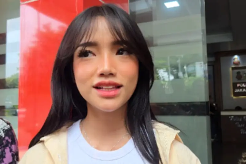 Haji Faisal Rayakan Ulang Tahun ke-57, Fuji Berikan Kado iPhone 17 Pro Max