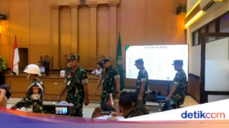 Hakim Minta Andrie Yunus Hadir di Sidang Penyiraman Air Keras