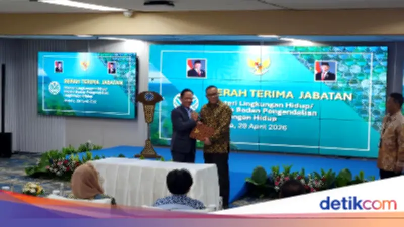 Hanif Faisol Serahkan Jabatan Menteri LH ke Jumhur Hidayat