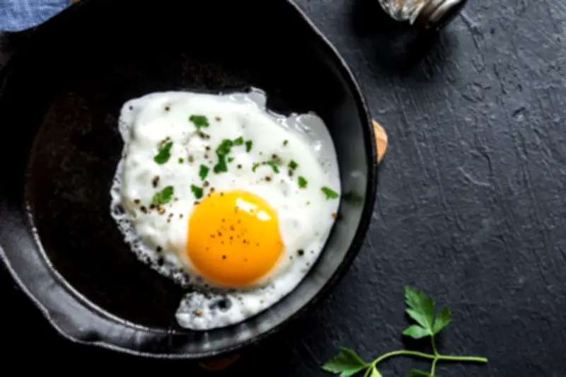 Ini Jenis Wajan Terbaik untuk Memasak Telur Anti Lengket dan Matang Merata