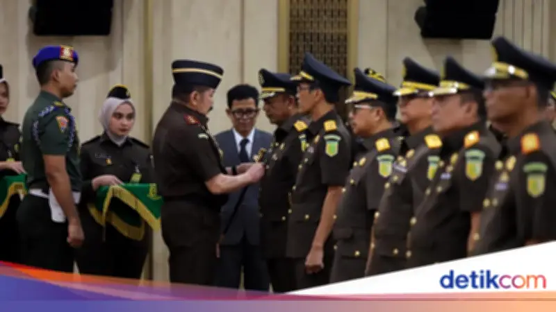 Jaksa Agung Lantik 14 Kajati dan Pejabat, Ingatkan Tidak Bekerja Biasa-biasa