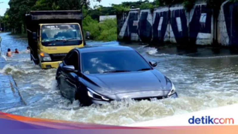 Jalan SOR GBLA Bandung Terendam Banjir 3 Hari, Akses Vital Lumpuh
