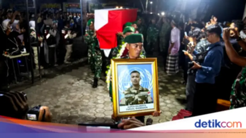 Jenazah Kopda Farizal Tiba di Kulon Progo, Tangis Keluarga Pecah Sambut Pahlawan