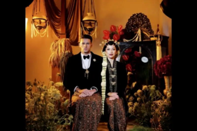 Jennifer Coppen & Justin Hubner Bagikan Foto Prewedding dengan Busana Adat Jawa