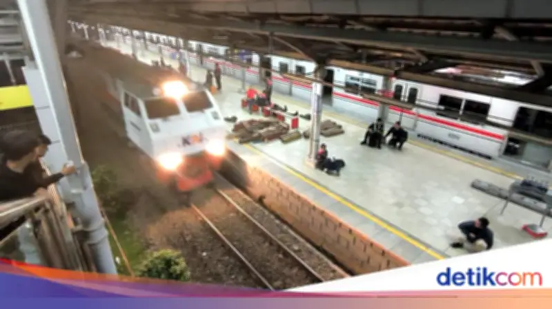 KAI Buka Satu Jalur di Stasiun Bekasi Timur Usai Tabrakan Kereta
