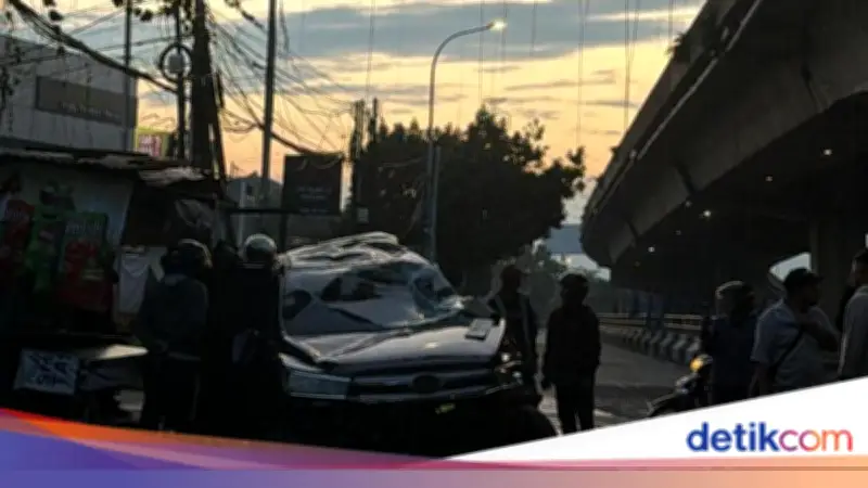 KAI Commuter Tuntut Ganti Rugi Pengemudi Mobil yang Tertemper KRL di Bogor