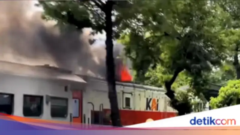KAI Jelaskan Penyebab Lokomotif di Surabaya Keluarkan Api, Fenomena Pembakaran Diesel