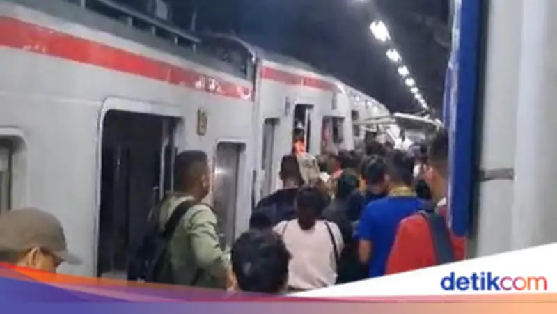 KAI Minta Maaf Atas Tabrakan KA Jarak Jauh dengan KRL di Bekasi Timur