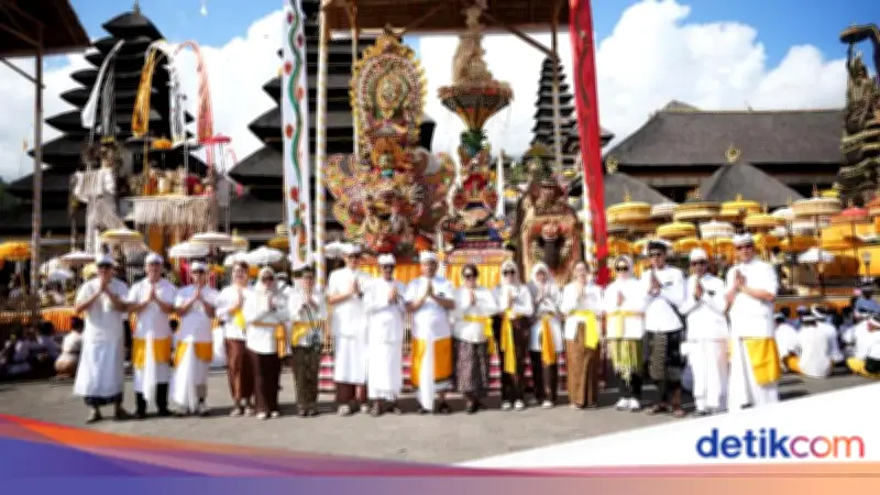 Kakorlantas Polri Gelar Upacara Adat dan Doa Bersama di Pura Besakih untuk Kemala Run 2026