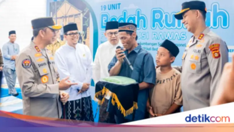 Kapolda Sumsel Resmikan Bedah Rumah di Musi Rawas, Warga Terharu