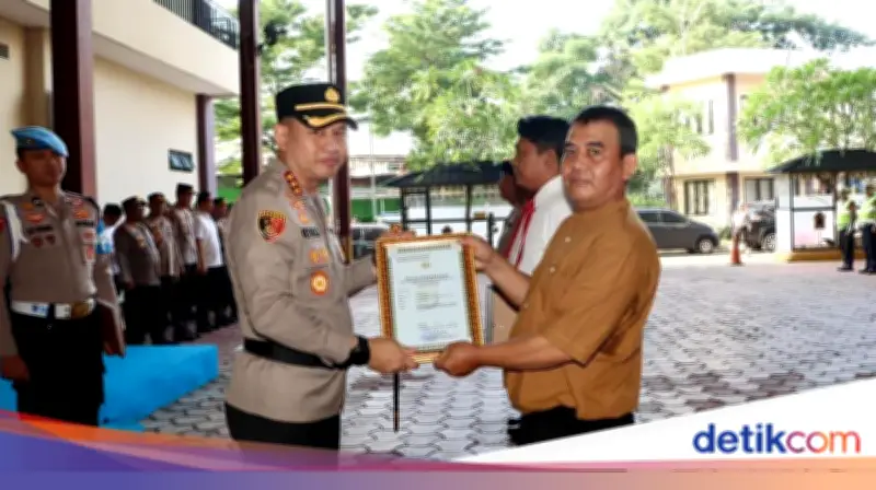 Kapolres Jakpus Beri Penghargaan Warga dan Personel Atas Bantuan Ungkap Kasus Narkoba