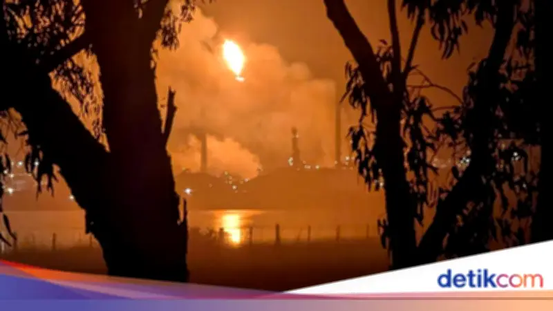 Kebakaran Besar di Kilang Minyak Australia Sempat Tak Terkendali, Warga Diimbau Tetap di Dalam Rumah