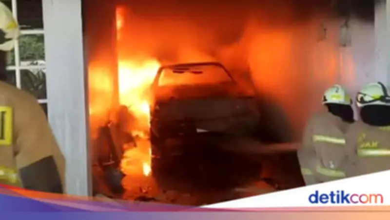 Kebakaran Hanguskan Rumah dan Mobil di Lebak Bulus Jaksel