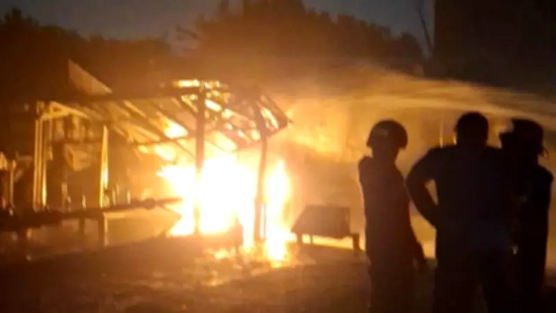 Kebakaran SPBE Cimuning Bekasi Merembet ke Permukiman, Damkar Berjibaku Padamkan Api