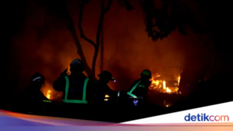 Kebakaran SPBE Cimuning Bekasi Rusak 10 Rumah dan 1 Musala, 12 Orang Terluka