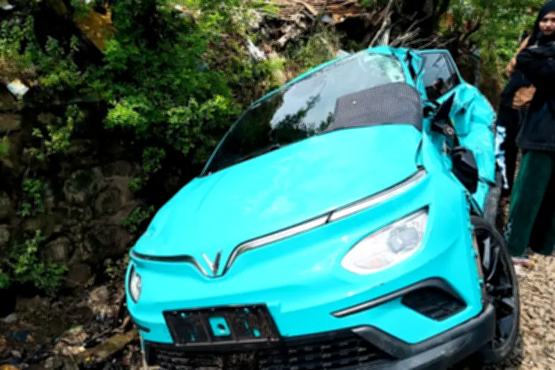 Kecelakaan KRL Vs Argo Bromo Anggrek Diduga Akibat Taksi Macet di Rel