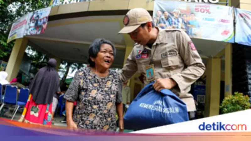 Kemensos Gelar Baksos Bersihkan Sungai dalam HUT Tagana ke-22