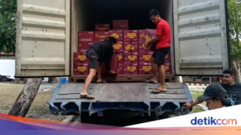 Kemensos Salurkan Bantuan Logistik untuk Korban Gempa Flores Timur