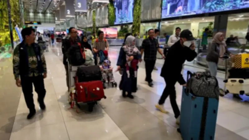 Kemlu Evakuasi 45 WNI dari Iran, DPR Ingatkan Ratusan Masih Bertahan di Tengah Ketegangan