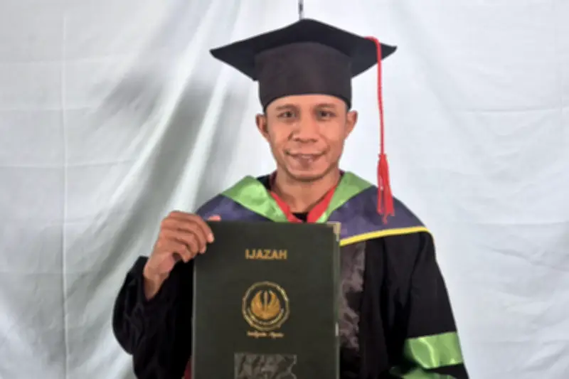 Kisah Abdul, Anak Petani yang Raih Gelar Magister dan Jadi Lulusan Terbaik UNJ