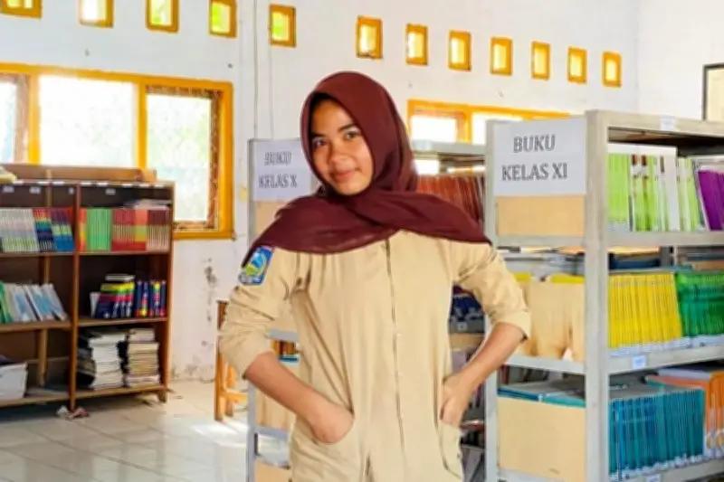 Kisah Kasiati: Belajar di Sawah Tanpa Akselerasi, Sukses Masuk Kuliah di Usia 15 Tahun