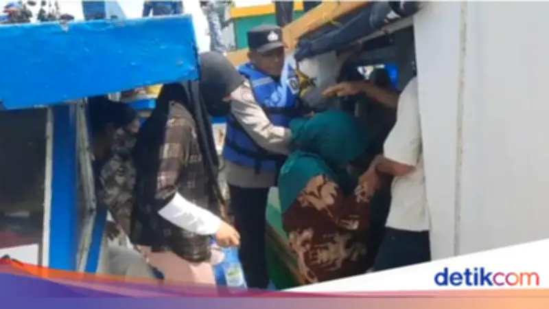KM Ansori Mati Mesin di Perairan Kepulauan Seribu, 54 Penumpang Dievakuasi Selamat
