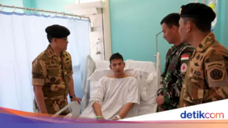 Komandan PMPP TNI Kunjungi Prajurit yang Terluka Akibat Ledakan di Lebanon