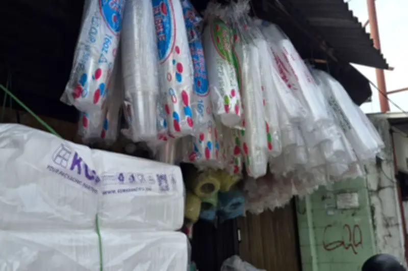 Konflik Timur Tengah Picu Harga Plastik Naik, Ekonom UGM Dorong Keberpihakan