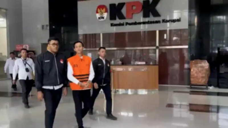 KPK Tahan Ajudan Gubernur Riau, Diduga Tampung Uang Miliaran 'Jatah Preman'