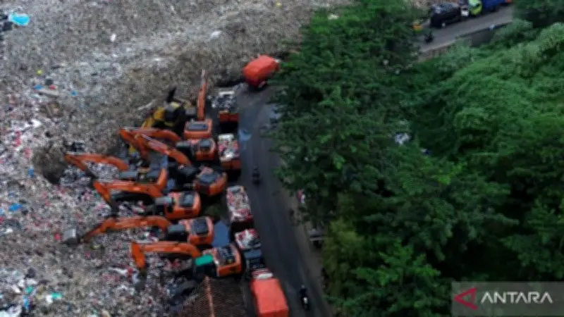 Krisis BBM Lumpuhkan Pengelolaan Sampah TPA Burangkeng Bekasi