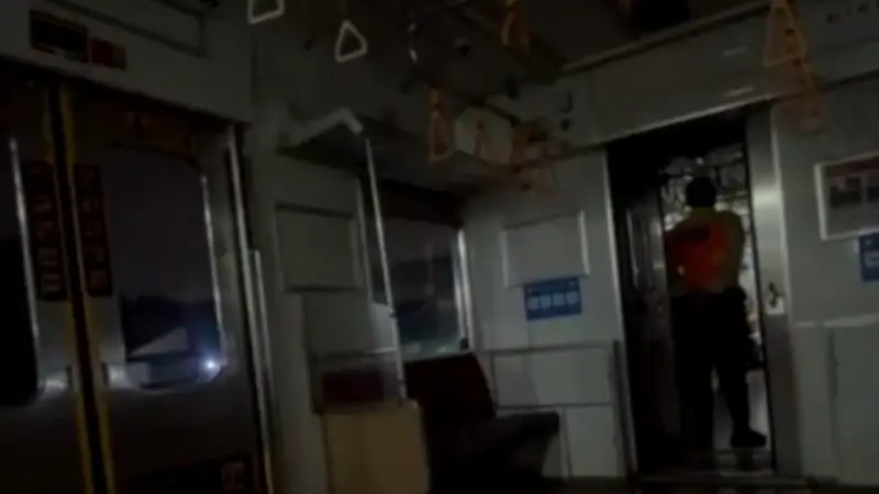 KRL Green Line Terhenti Akibat Mati Lampu di Antara Stasiun Kebayoran Lama dan Sudimara
