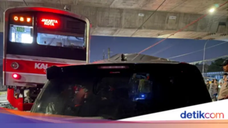 Kronologi Lengkap Minibus Tertemper KRL di Bogor dan Pelarian Pengemudi
