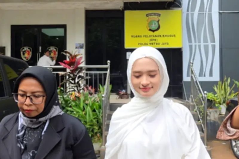 Kuasa Hukum Inara Rusli Bantah Isu Kehamilan, Ungkap Penyebab Sakit Perut