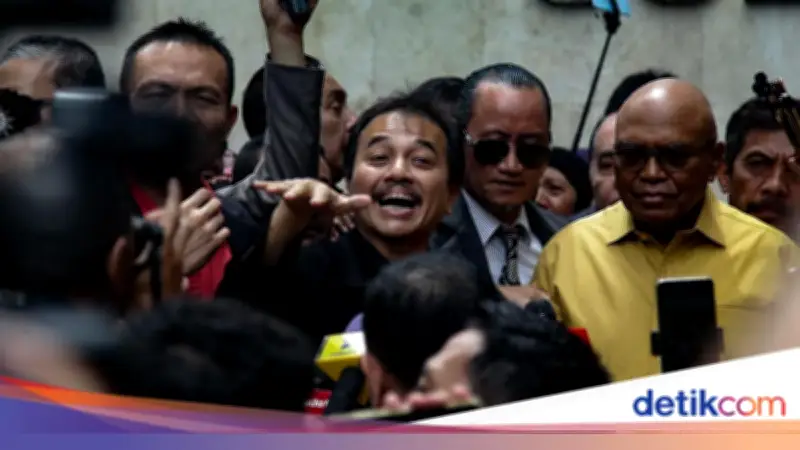 Kuasa Hukum Roy Suryo Cs: Klaim Jokowi Tunjukkan Ijazah Asli di Sidang Itu Semu
