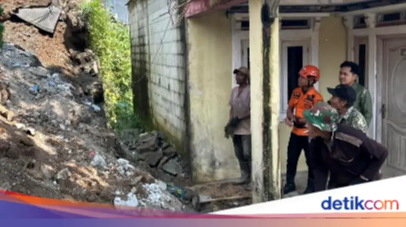 Longsor 3,5 Meter Terjang Desa Sukaharja Bogor, 1 Warga Alami Luka di Kaki