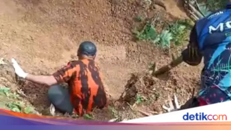 Longsor di Pemakaman Cianjur, Dua Jenazah Tergantung di Tebing Setinggi 20 Meter