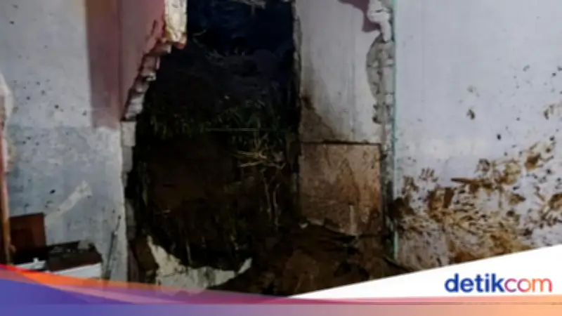 Longsor Timpa 2 Rumah di Sukabumi, 1 Warga Meninggal Dunia