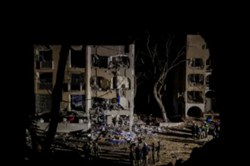 Malam Paskah: Keheningan Menantikan Terang yang Memecah Kegelapan