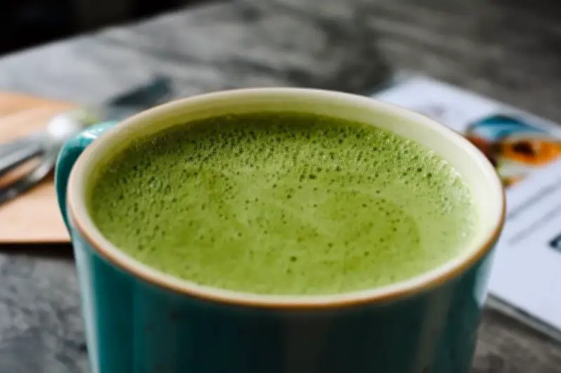 Matcha vs Kopi: Mana yang Lebih Sehat dan Baik untuk Tubuh Anda?