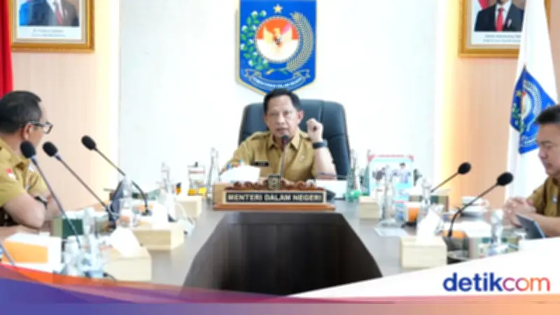 Mendagri Tito Percepat Program Renovasi 15.000 Rumah Tak Layak Huni di Perbatasan